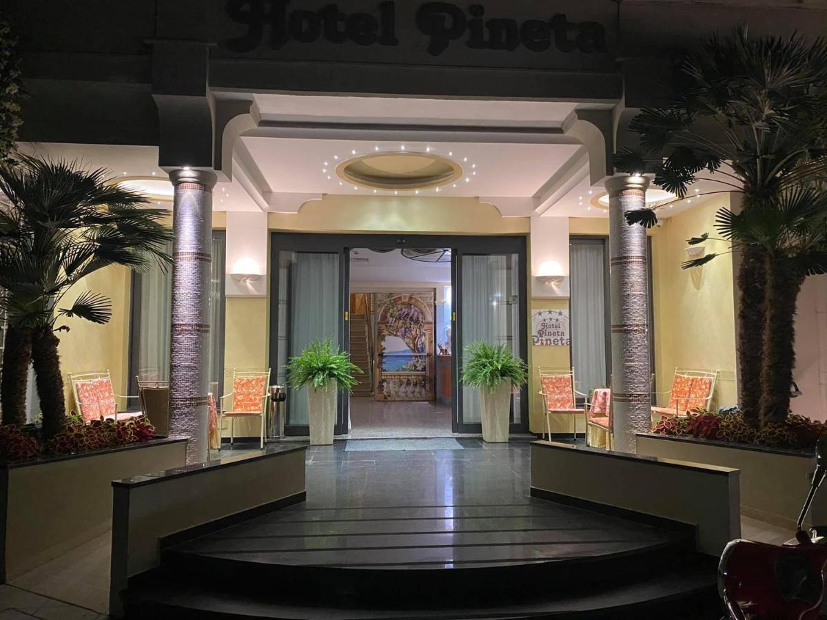 Hotel Pineta 벨레지아아지마리나 외부 사진