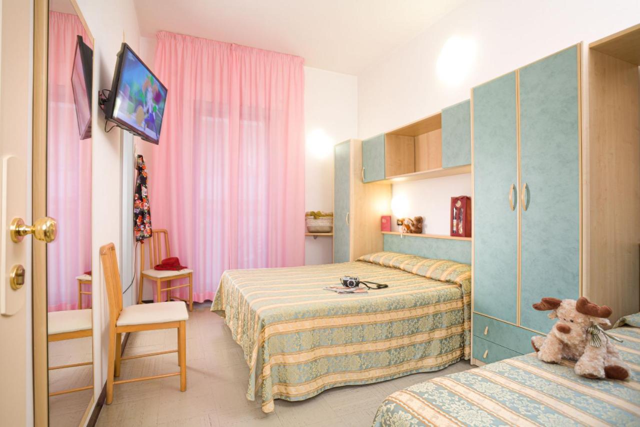 Hotel Pineta 벨레지아아지마리나 외부 사진