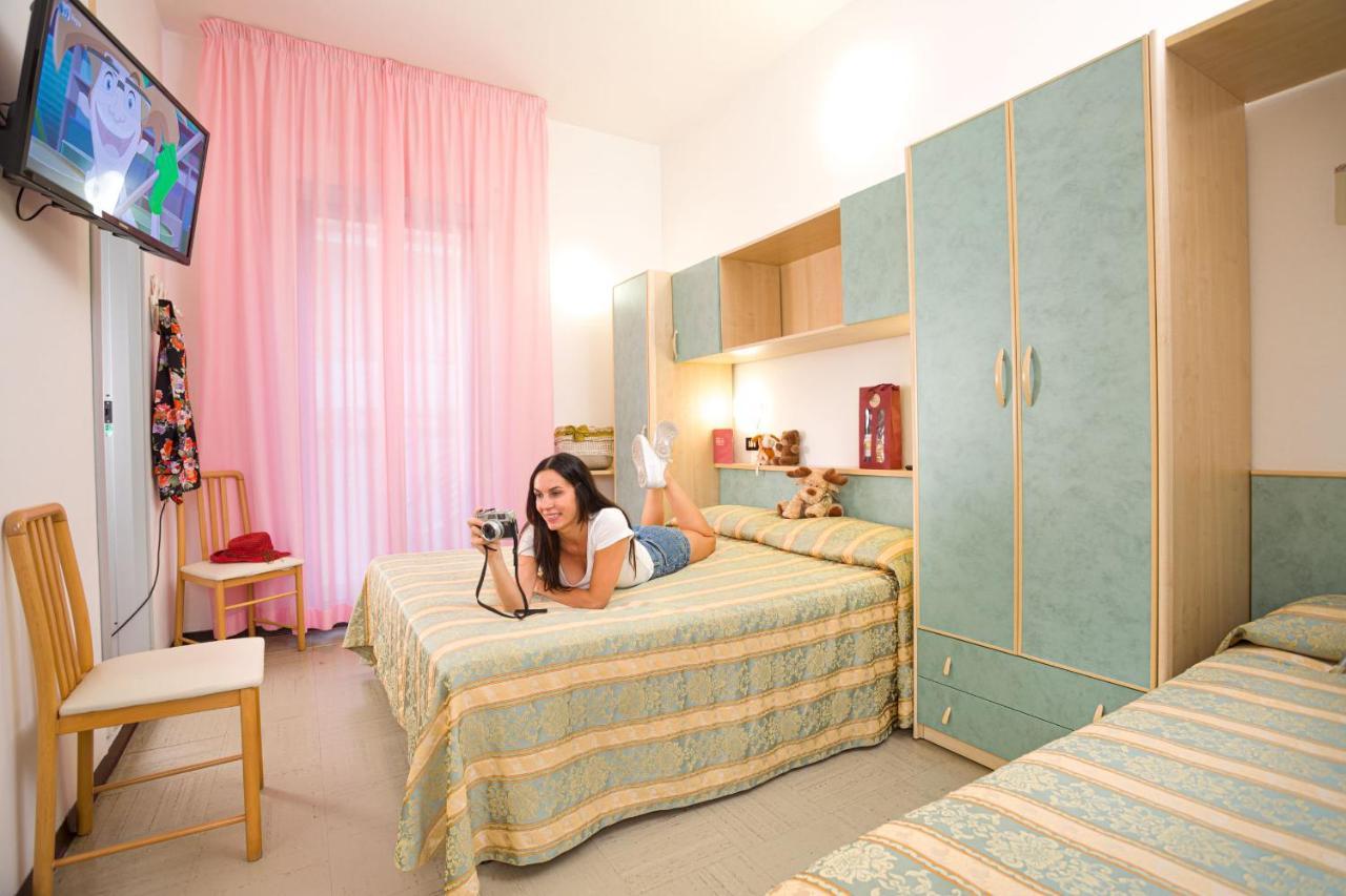 Hotel Pineta 벨레지아아지마리나 외부 사진