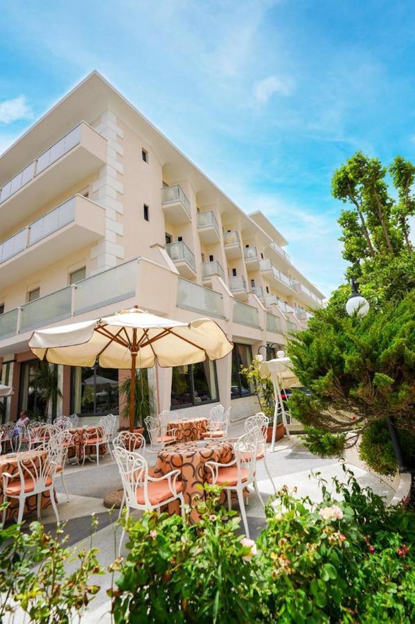 Hotel Pineta 벨레지아아지마리나 외부 사진