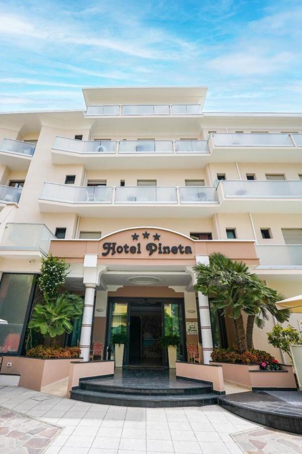 Hotel Pineta 벨레지아아지마리나 외부 사진