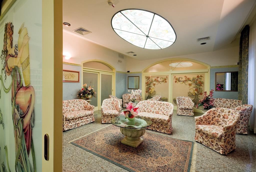 Hotel Pineta 벨레지아아지마리나 외부 사진