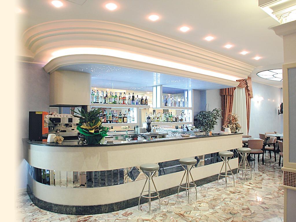 Hotel Pineta 벨레지아아지마리나 외부 사진