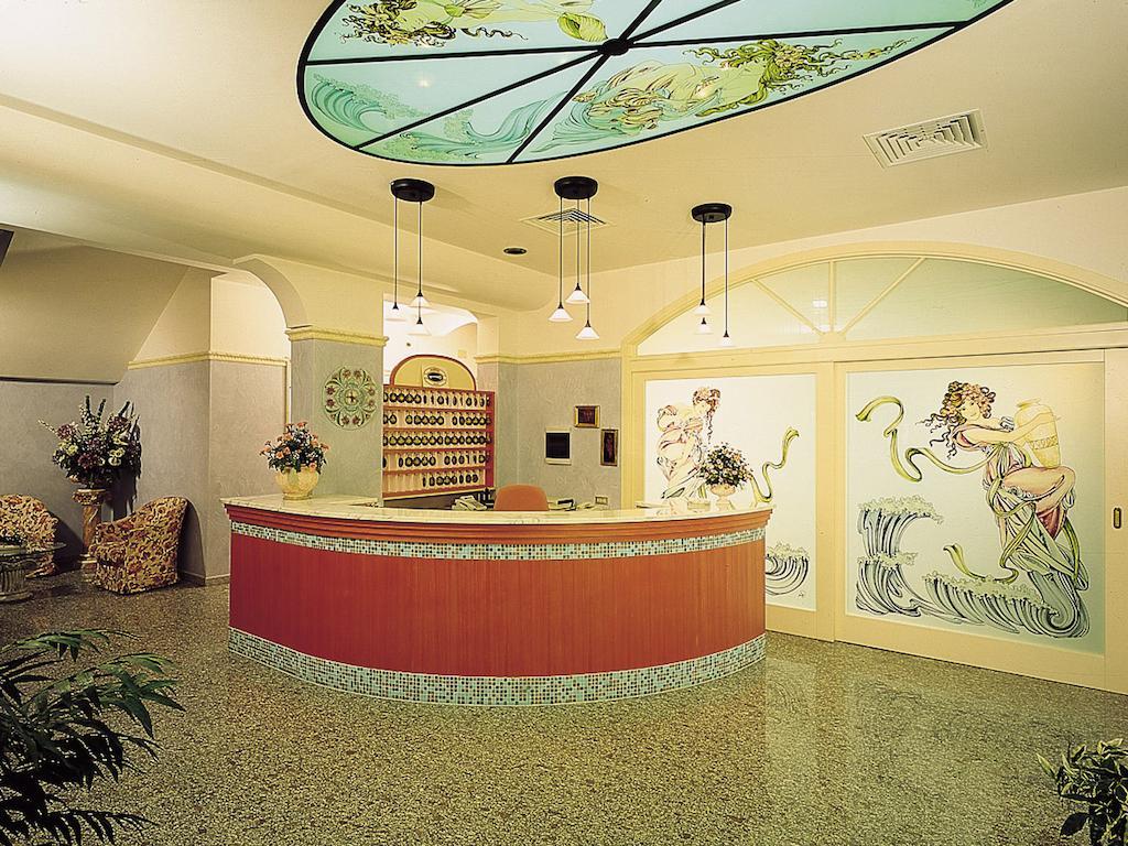 Hotel Pineta 벨레지아아지마리나 외부 사진
