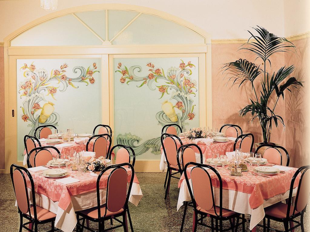 Hotel Pineta 벨레지아아지마리나 외부 사진