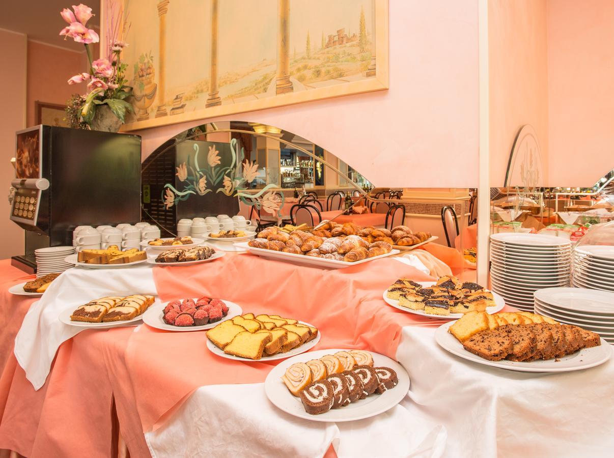 Hotel Pineta 벨레지아아지마리나 외부 사진