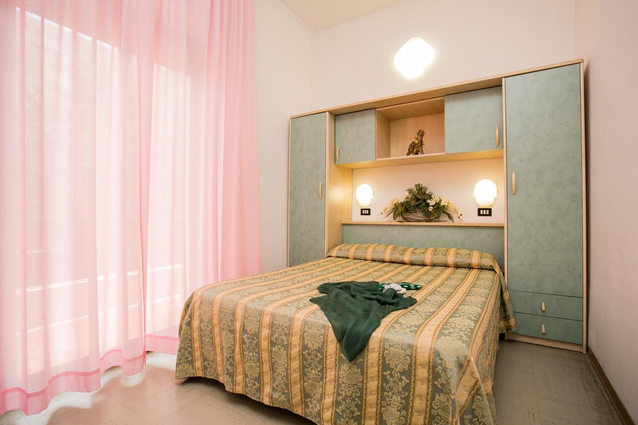 Hotel Pineta 벨레지아아지마리나 외부 사진