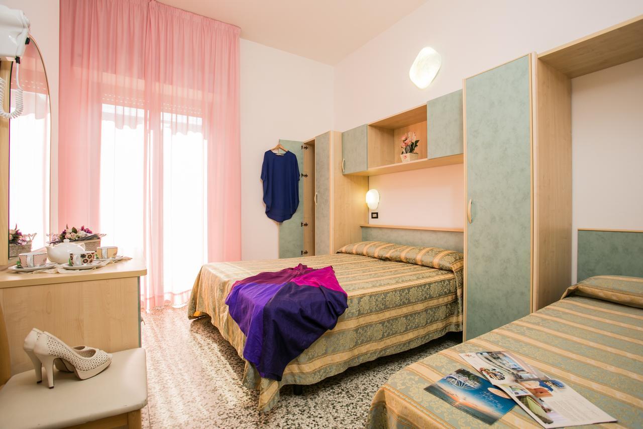 Hotel Pineta 벨레지아아지마리나 외부 사진