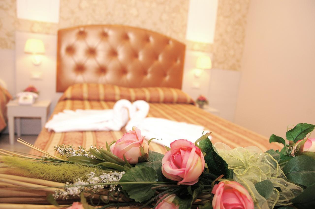 Hotel Pineta 벨레지아아지마리나 외부 사진