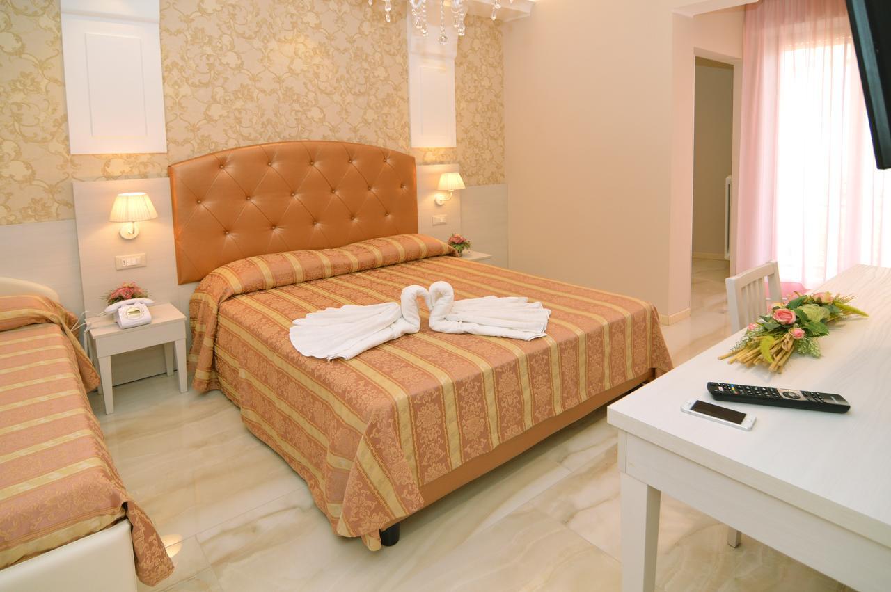 Hotel Pineta 벨레지아아지마리나 외부 사진
