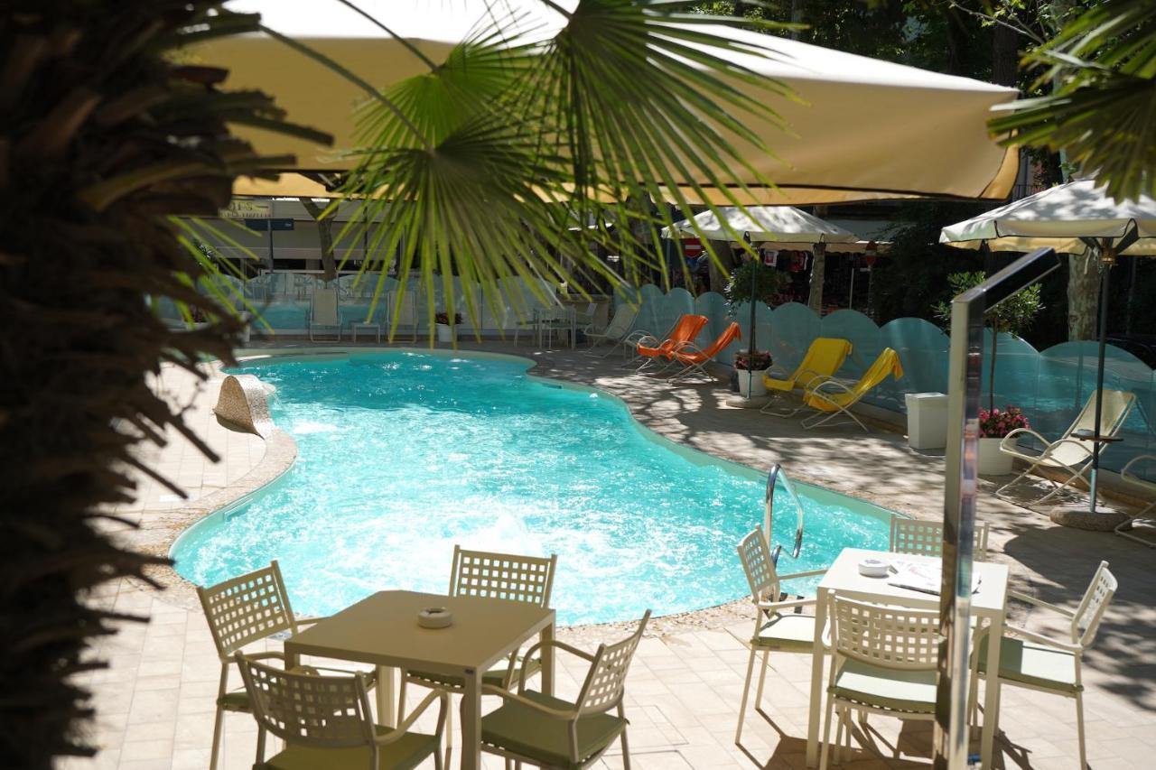 Hotel Pineta 벨레지아아지마리나 외부 사진